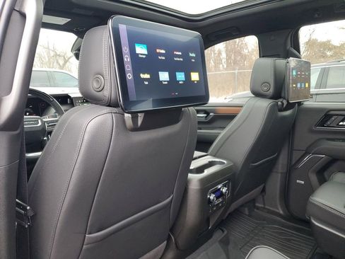 Used 2025 GMC Yukon Denali w/ Denali Reserve Package image 31