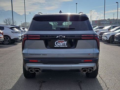 Used 2025 Chevrolet Traverse Z71 image 4