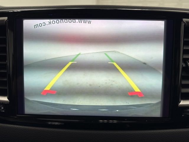 Used 2023 Chrysler Pacifica Touring-L FWD image 16
