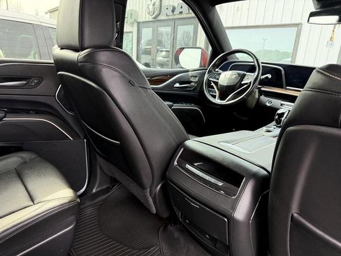 Used 2022 Cadillac Escalade Luxury image 9