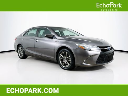 Used 2015 Toyota Camry SE image 1