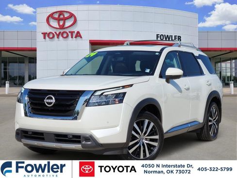 Used 2024 Nissan Pathfinder Platinum FWD image 1