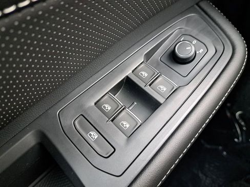 New 2026 Volkswagen Atlas Cross Sport SE image 26