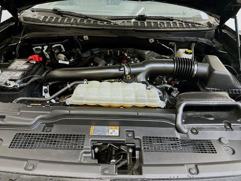 Used 2025 Ford Expedition Active AWD/4WD image 37