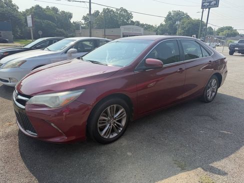Used 2016 Toyota Camry SE FWD image 1