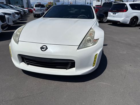Used 2013 Nissan 370Z Coupe w/ Sport Pkg RWD image 3
