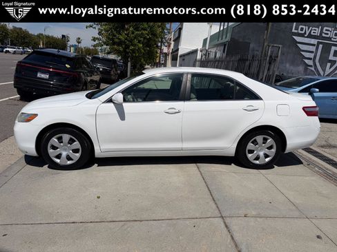 Used 2009 Toyota Camry LE FWD image 4
