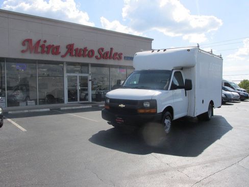 Used 2014 Chevrolet Express 3500 RWD image 2
