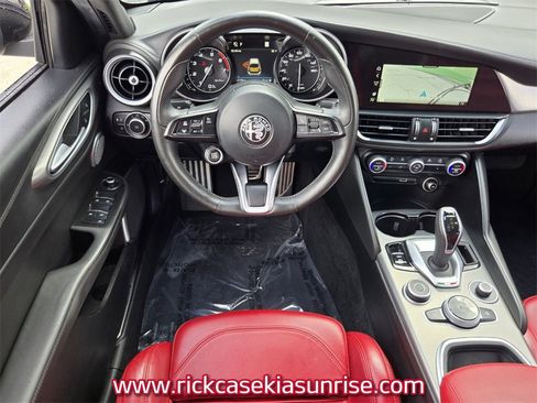 Used 2022 Alfa Romeo Giulia Veloce image 12