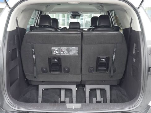 Used 2025 Kia Carnival FWD image 16