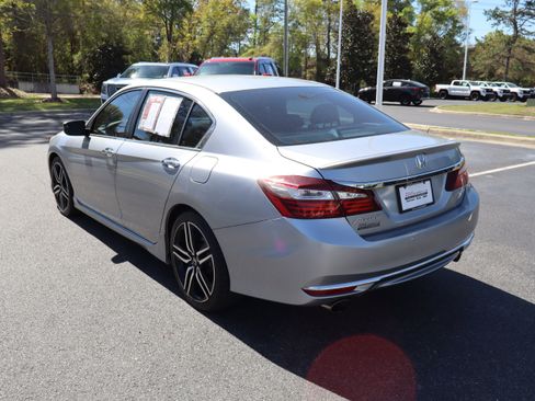 Used 2017 Honda Accord Sport image 7