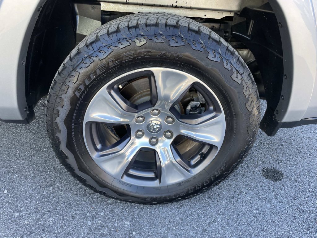 Used 2019 RAM 1500 Laramie AWD/4WD image 17