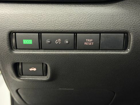 Used 2025 Nissan Sentra SR FWD image 18