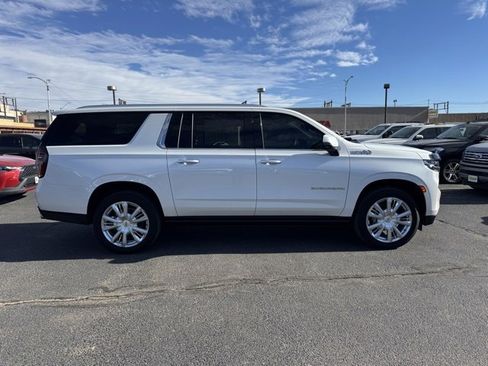 Used 2024 Chevrolet Suburban High Country image 2