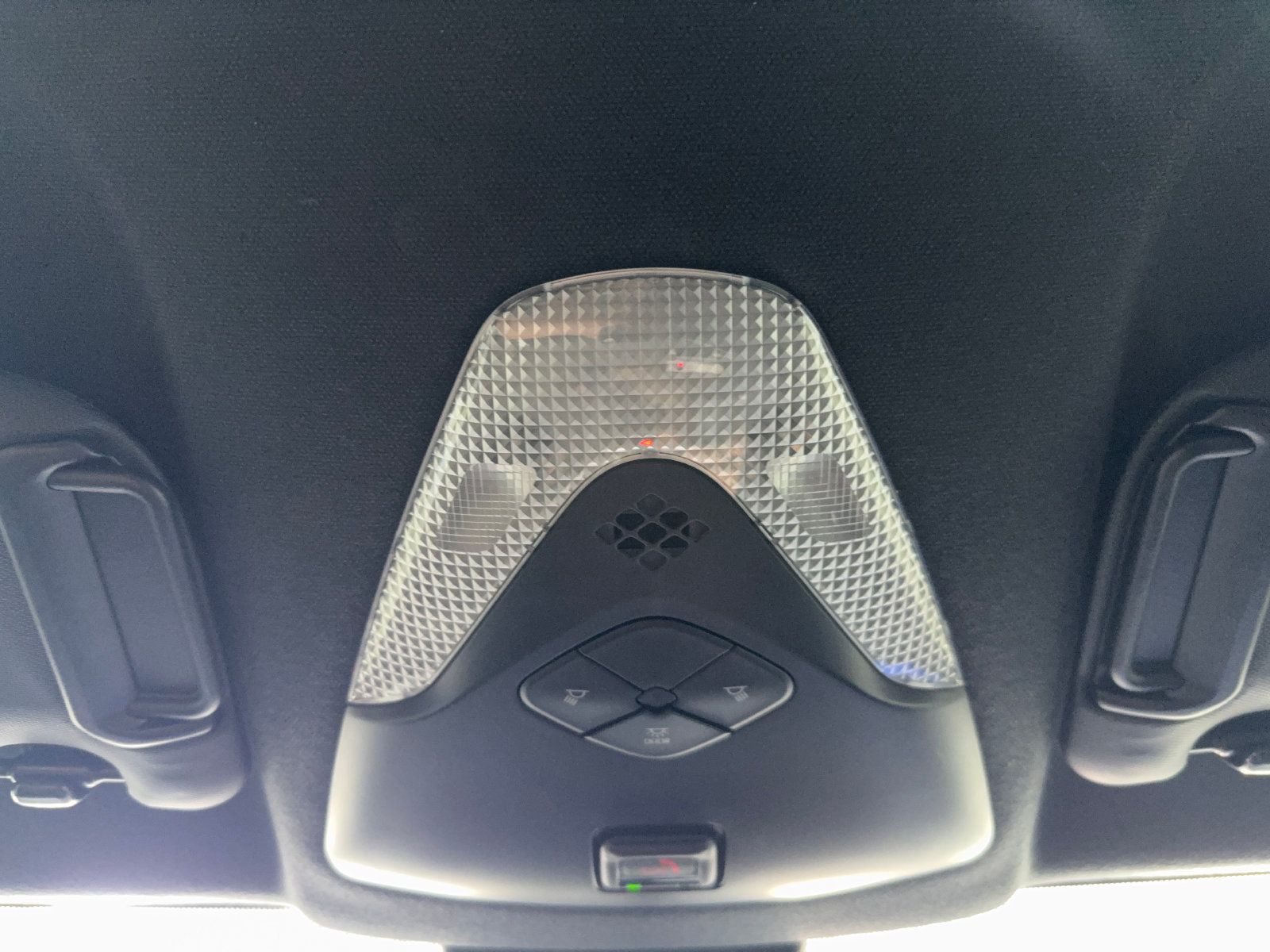 Used 2020 Toyota C-HR XLE FWD image 33