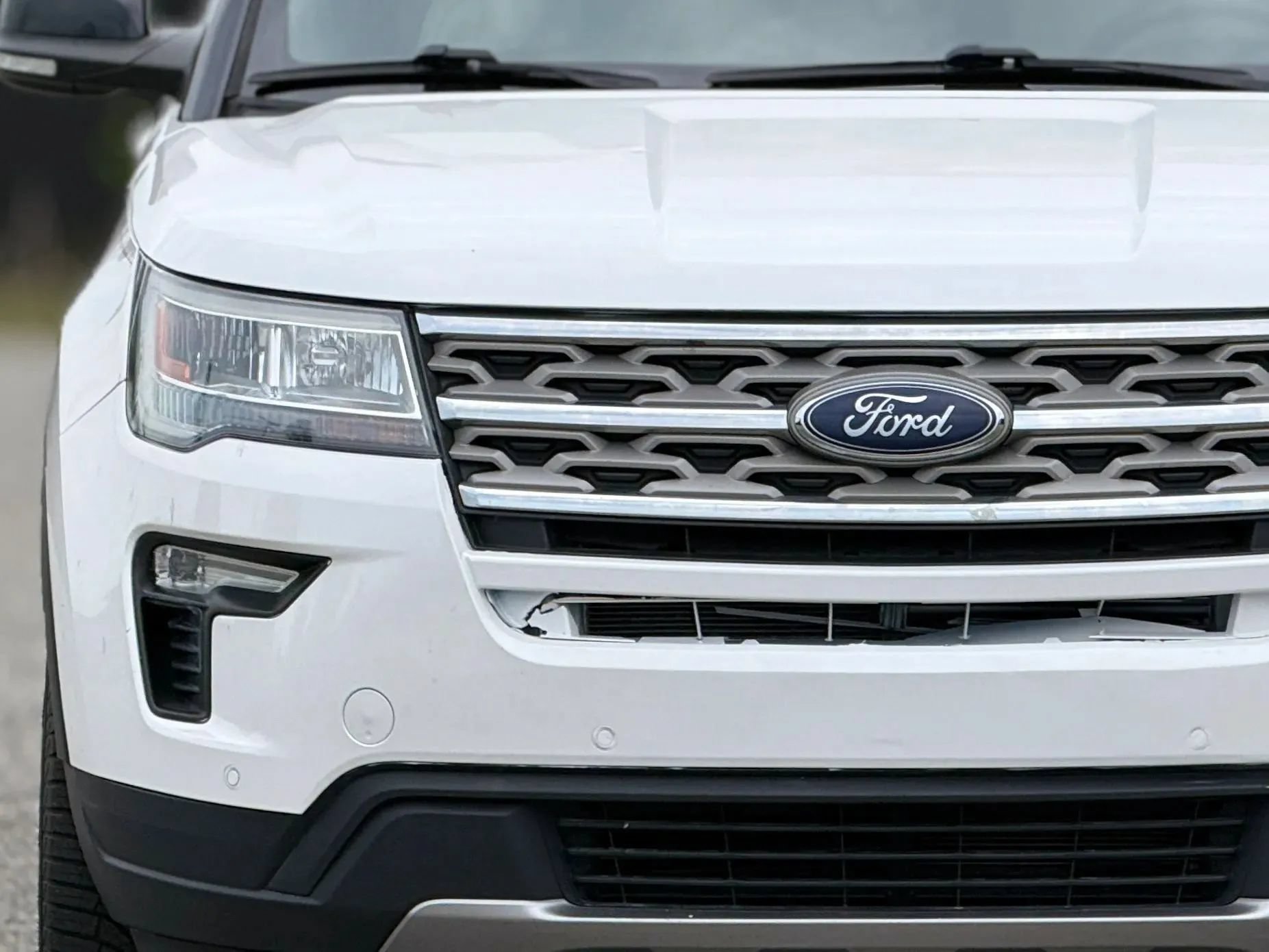 Used 2018 Ford Explorer XLT w/ Equipment Group 202A AWD/4WD image 11