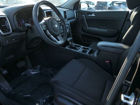 Used 2022 Kia Sportage LX image 11