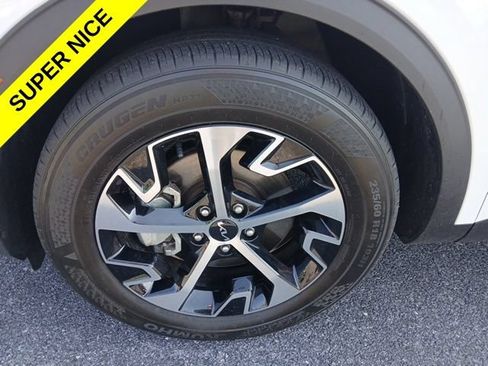 Used 2023 Kia Sportage EX FWD image 2