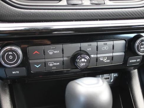 Used 2022 Jeep Compass Latitude AWD/4WD image 8