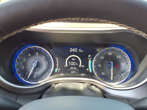 Used 2024 Chrysler Pacifica Touring-L FWD image 15