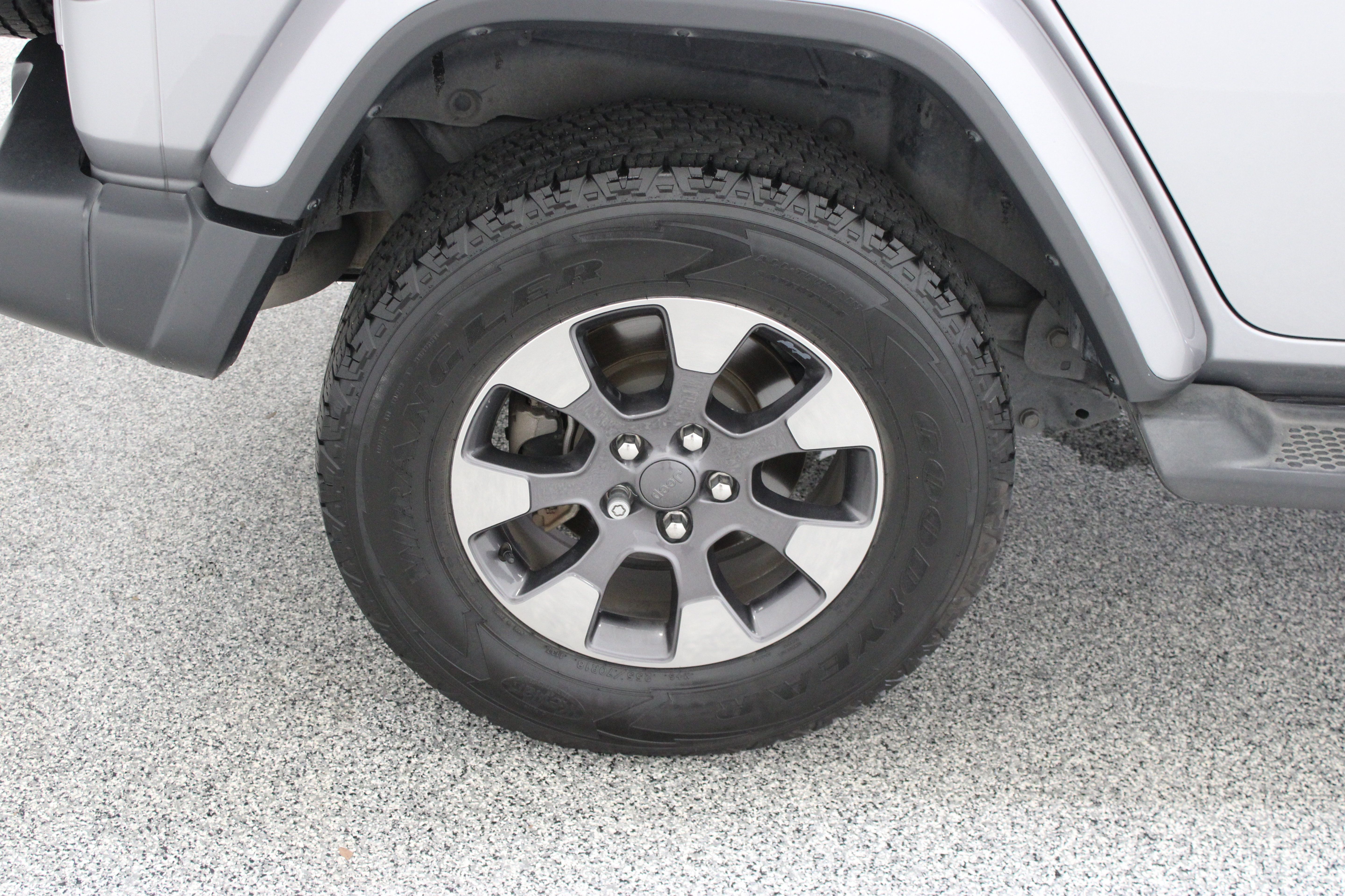 Used 2018 Jeep Wrangler Unlimited Sahara AWD/4WD image 6