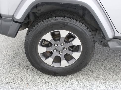 Used 2018 Jeep Wrangler Unlimited Sahara AWD/4WD image 6