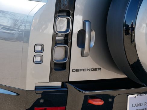 Used 2024 Land Rover Defender 130 X image 17