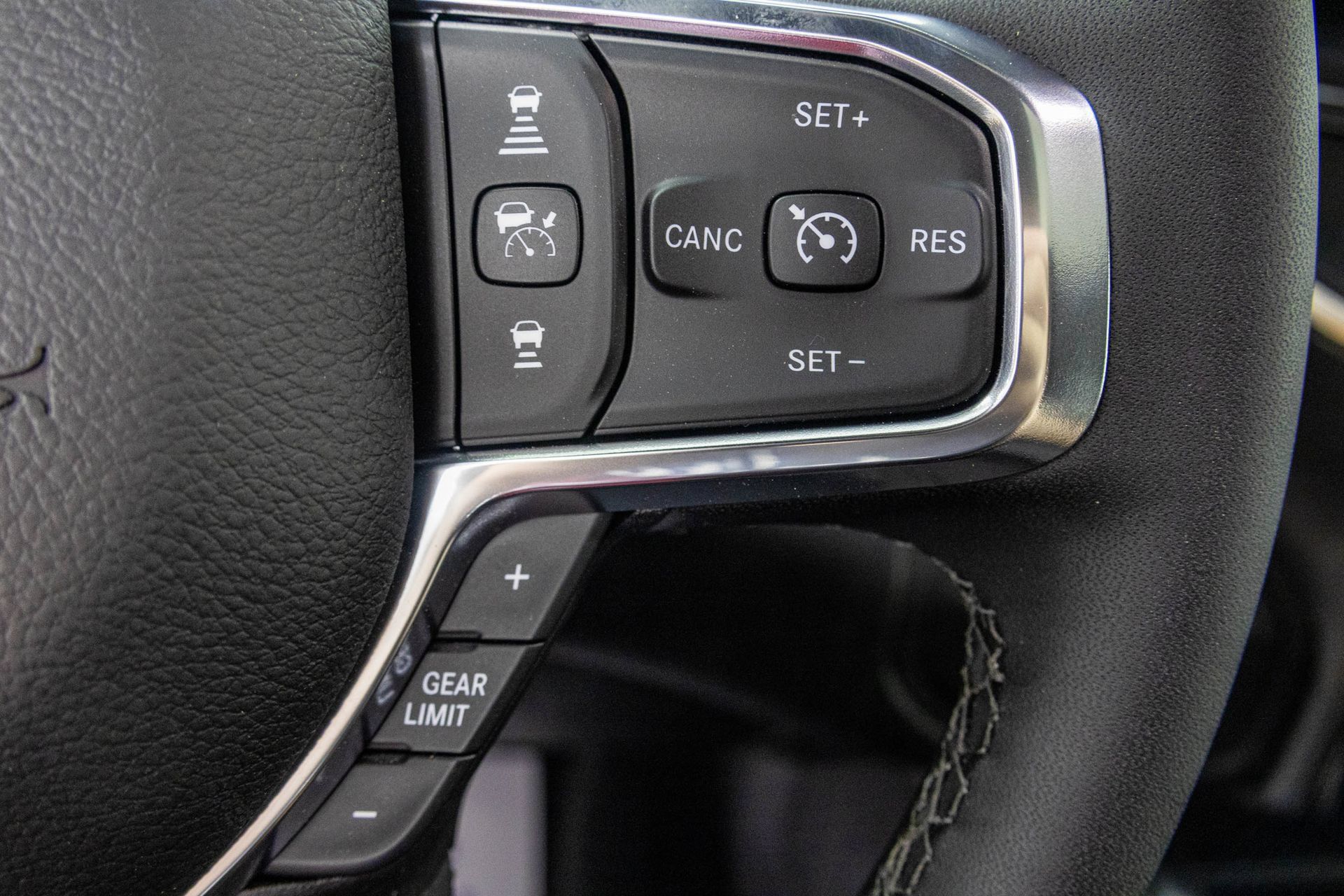 New 2026 RAM 3500 Laramie AWD/4WD image 31