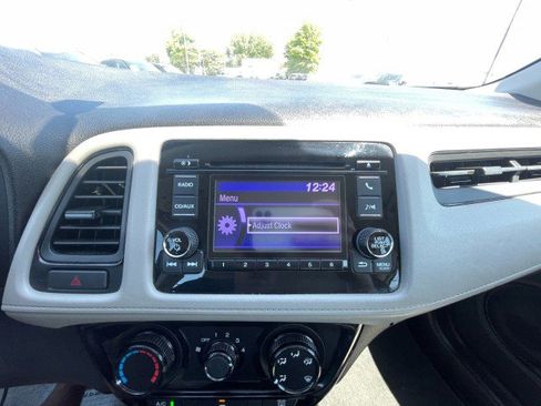 Used 2018 Honda HR-V LX image 33