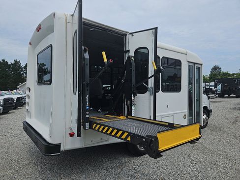 Used 2015 Chevrolet Express 3500 w/ Shuttle Bus Package image 17