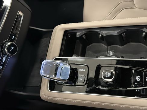 New 2026 Volvo XC90 T8 Plus w/ Protection Package Premier image 19