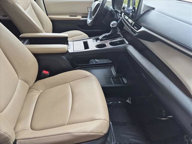 Used 2023 Toyota Sienna XLE FWD image 20