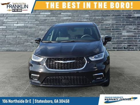 Used 2025 Chrysler Pacifica Select FWD image 9