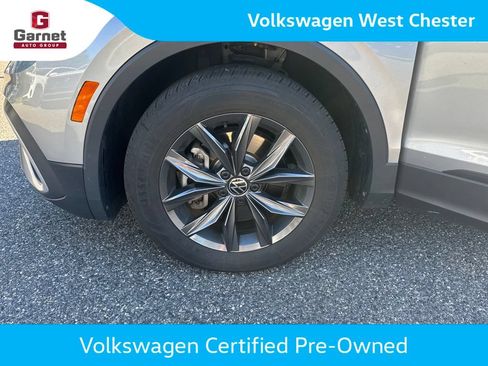 Certified 2024 Volkswagen Tiguan SE AWD/4WD image 17