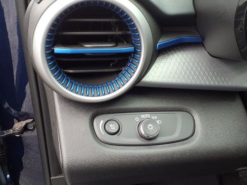 Certified 2024 Chevrolet Trax LS w/ LS Convenience Package image 18