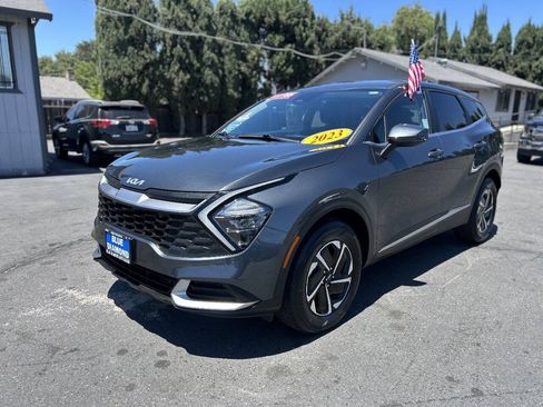 Used 2023 Kia Sportage LX AWD/4WD image 3