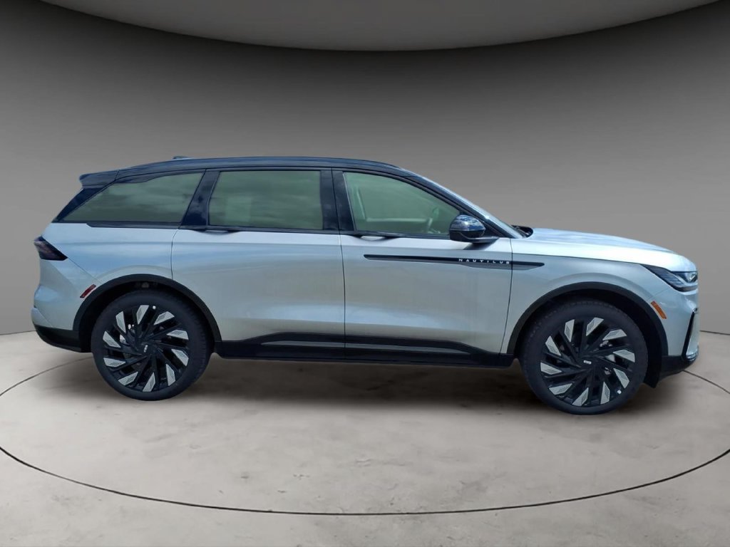 New 2026 Lincoln Nautilus Reserve w/ Jet Appearance Package AWD/4WD image 10