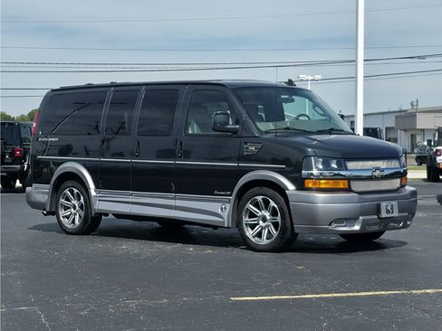 Used 2017 Chevrolet Express 2500 RWD image 10