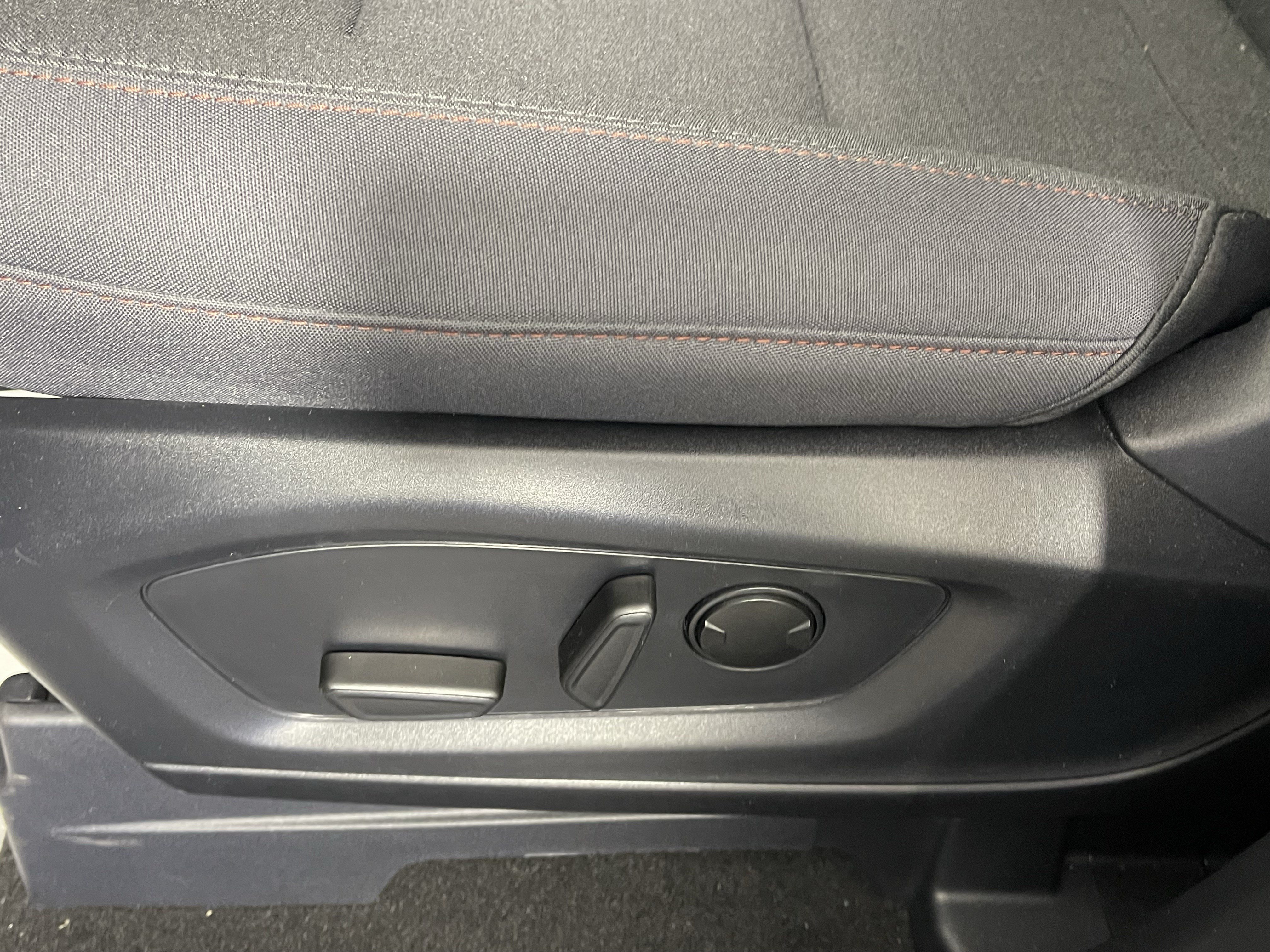 Used 2026 Ford Explorer Active AWD/4WD image 15