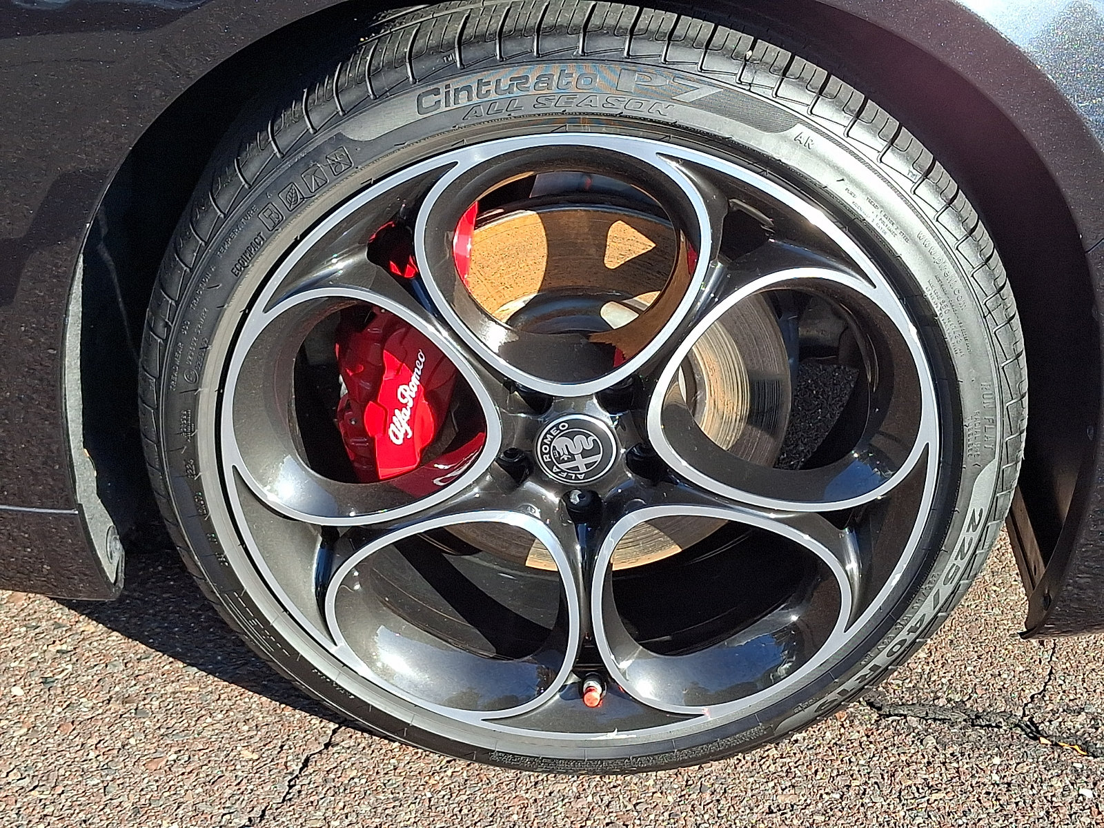 Used 2025 Alfa Romeo Giulia AWD w/ Veloce Package AWD image 8