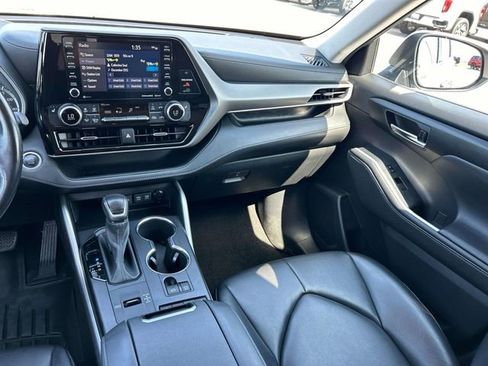Used 2021 Toyota Highlander XLE image 16