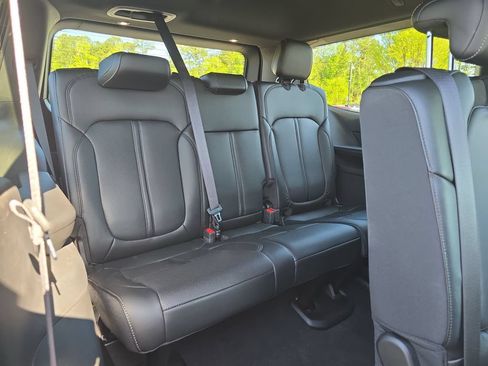 Used 2024 Jeep Wagoneer 4WD image 17