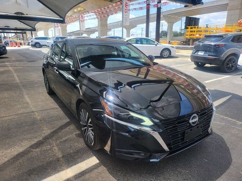 Used 2025 Nissan Altima 2.5 SV FWD image 2