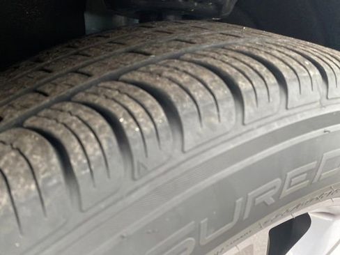 Used 2024 GMC Terrain SLT image 24