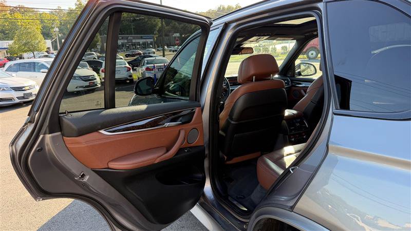 Used 2017 BMW X5 xDrive50i AWD/4WD image 44