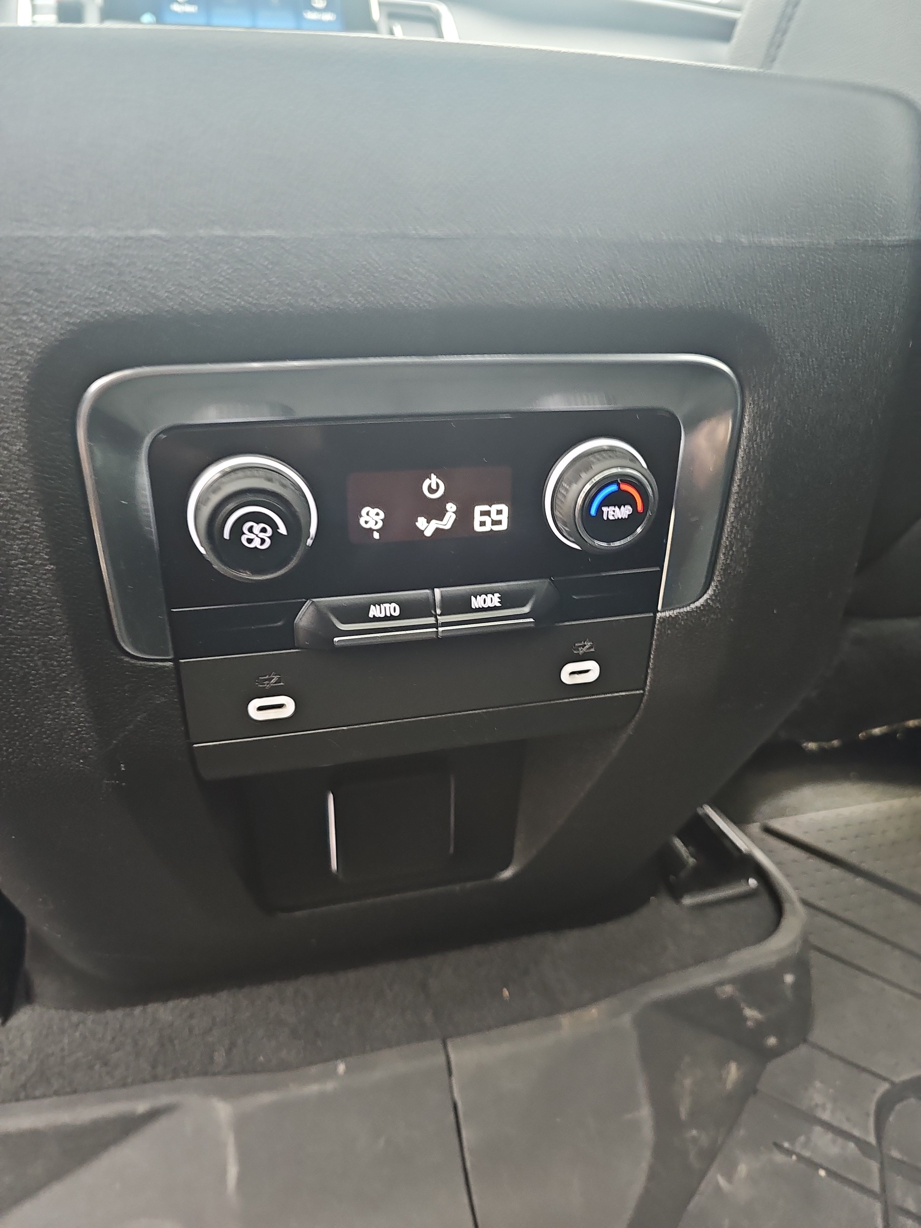 Used 2023 Chevrolet Suburban LT AWD/4WD image 19