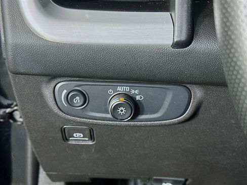 Used 2024 GMC Terrain SLE image 17