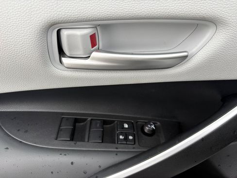 Used 2025 Toyota Corolla SE FWD image 12