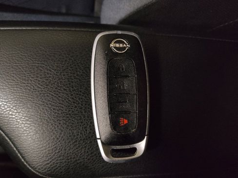 Used 2024 Nissan Versa SV w/ Trunk Package image 32