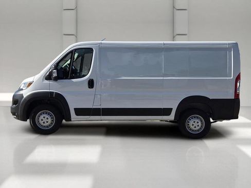 Used 2025 RAM ProMaster 2500 w/ Convenience Group FWD image 2